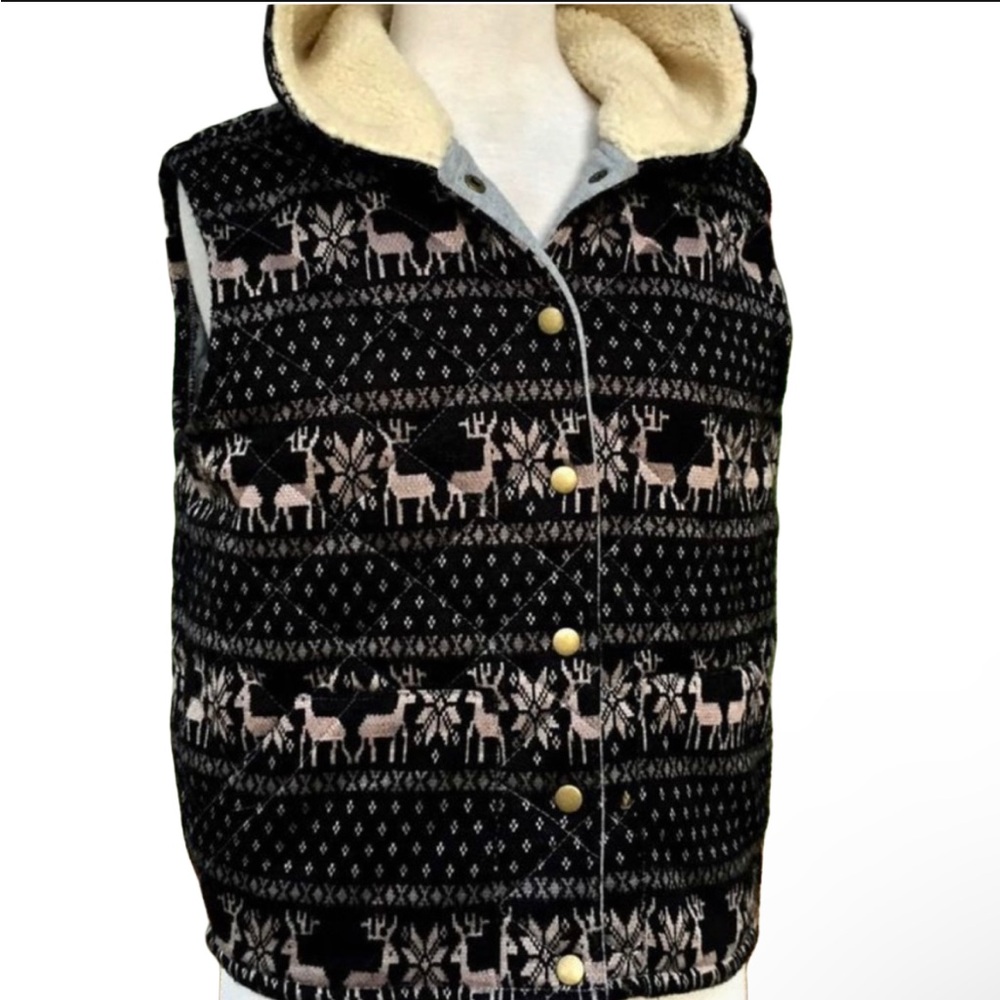 Free People Fair Isle Sherpa- Lined
Reindeer Hoodie Vest.
Shearling lined hood